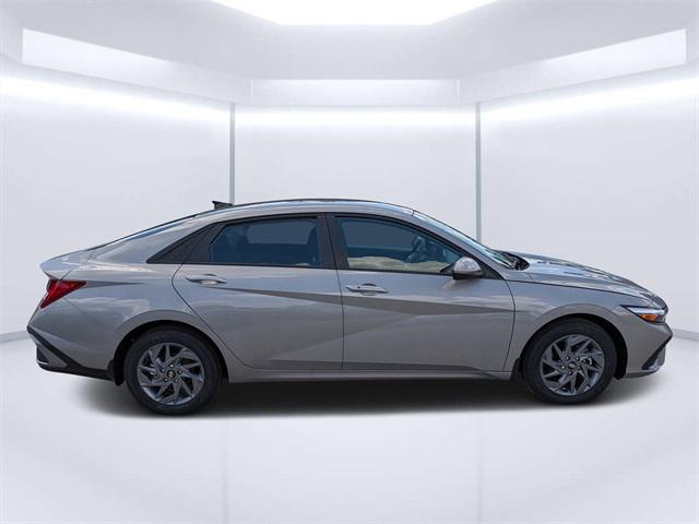 2025 Hyundai Elantra Hybrid Blue photo 2