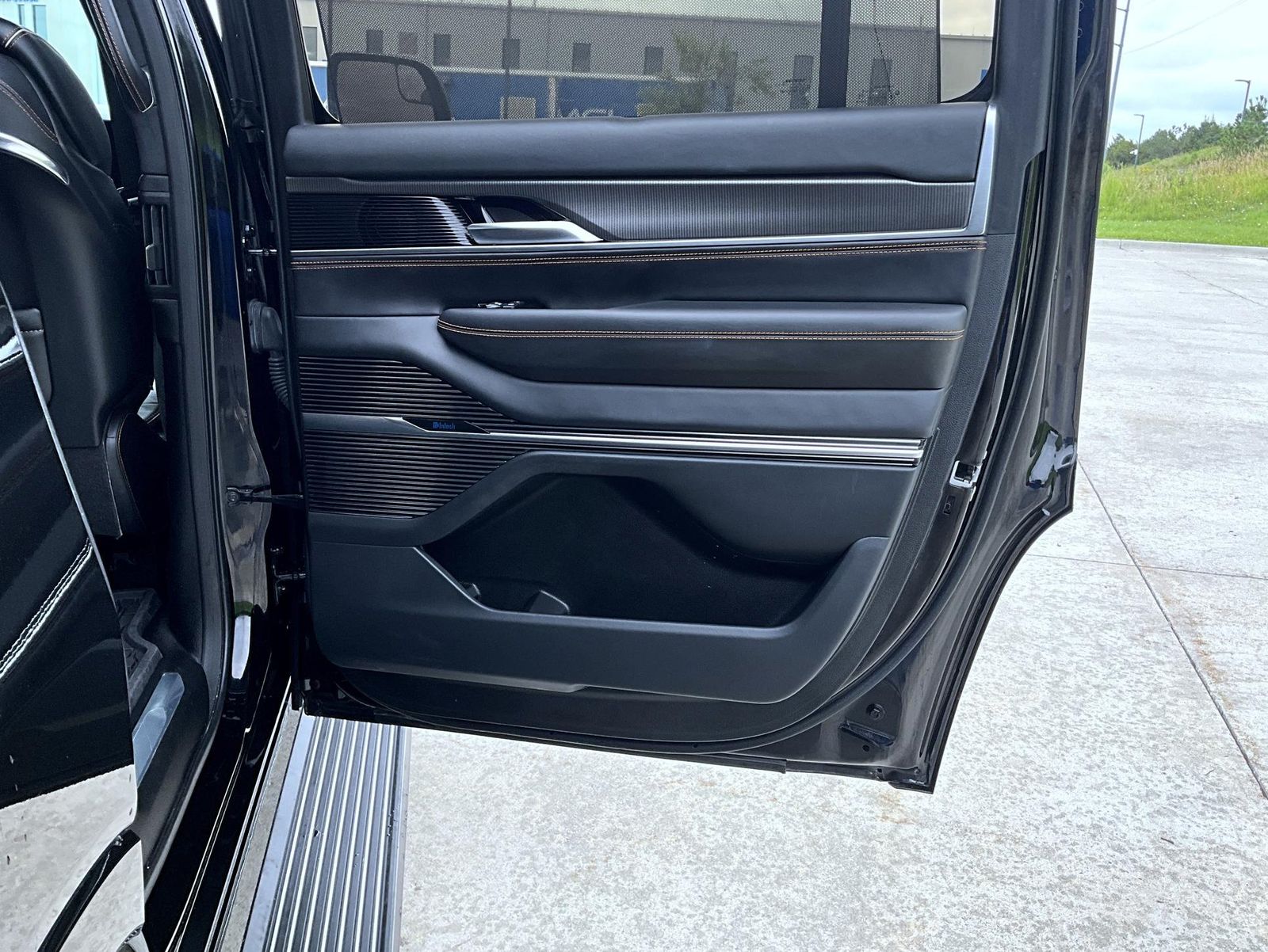 2023 Jeep Grand Wagoneer III Obsidian photo 23