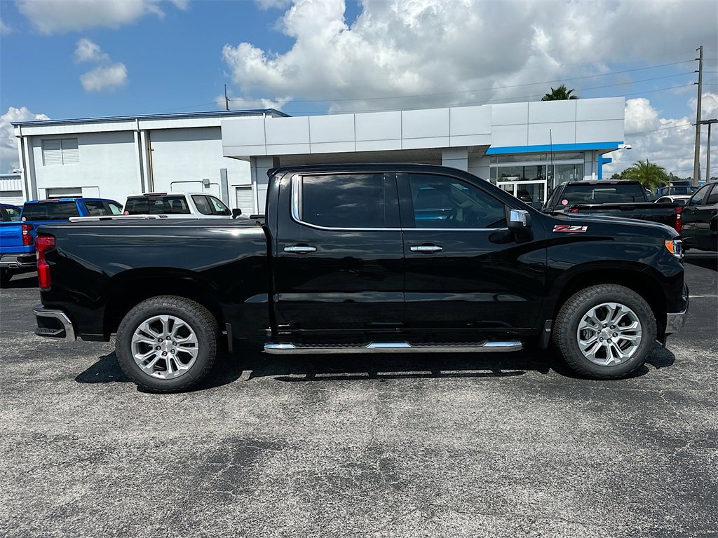 2025 Chevrolet Silverado 1500 LTZ photo 3