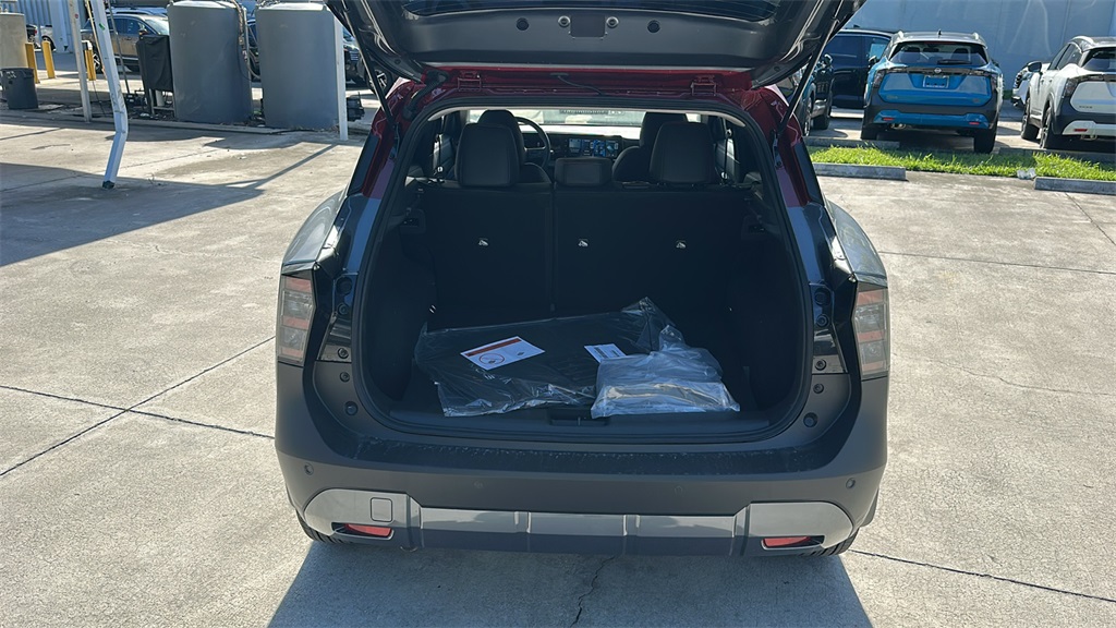 2026 Nissan Kicks SR photo 23