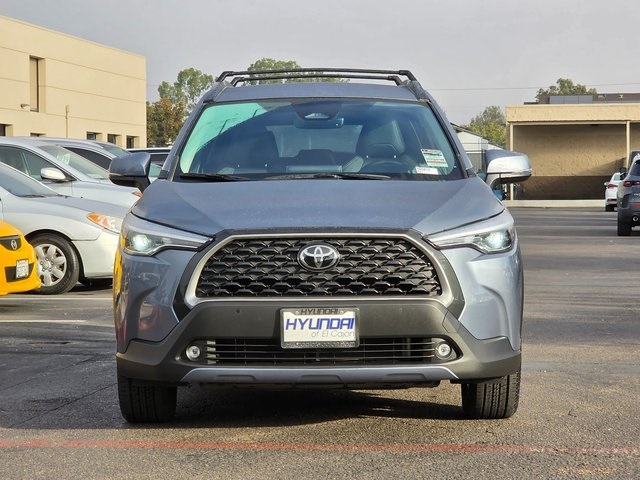 2023 Toyota Corolla Cross XLE photo 2