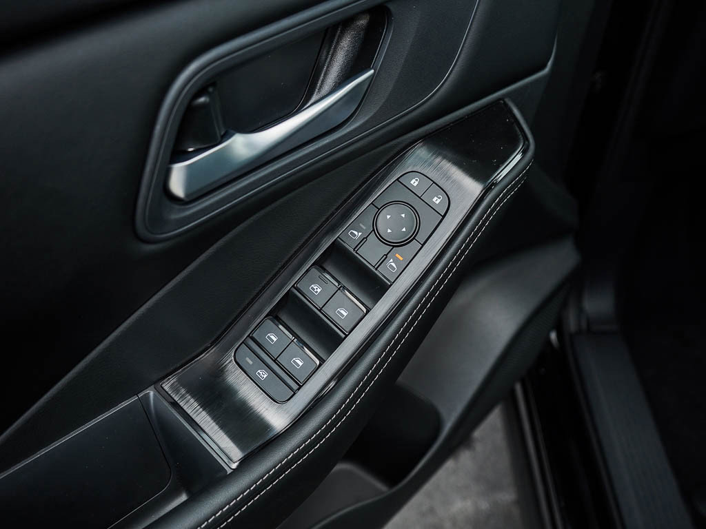 2026 Nissan Rogue SV photo 18