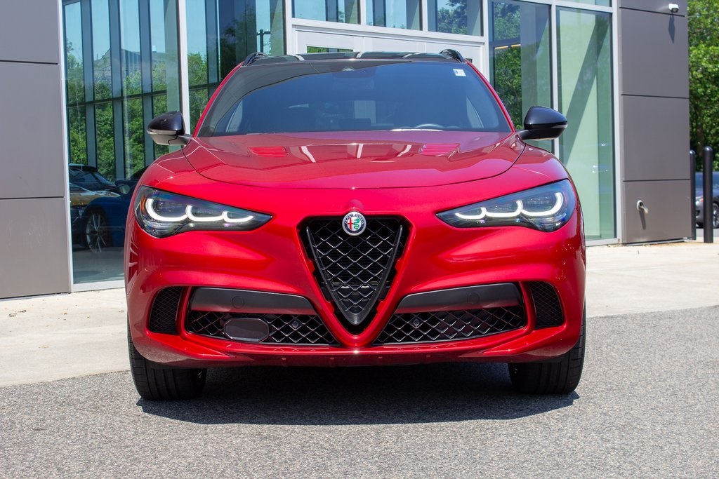 2024 Alfa Romeo Stelvio Quadrifoglio photo 2