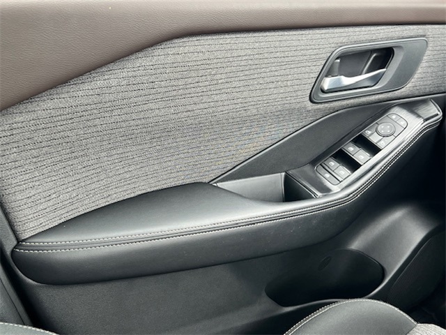 2022 Nissan Rogue SV photo 30