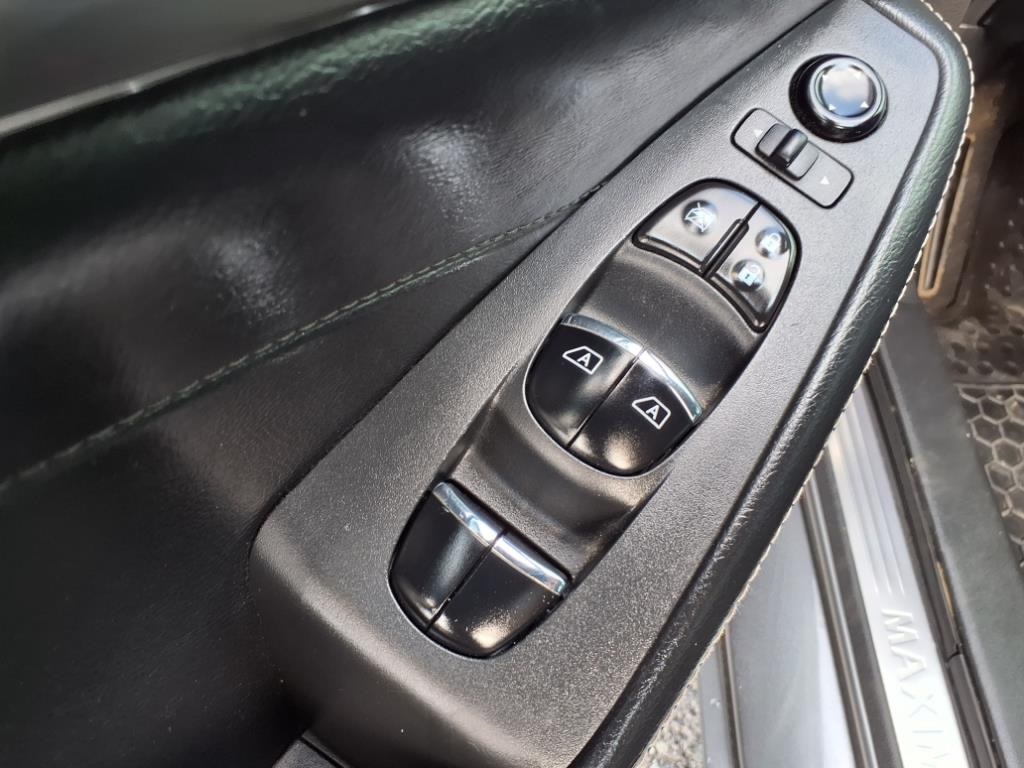 2021 Nissan Maxima SV photo 14