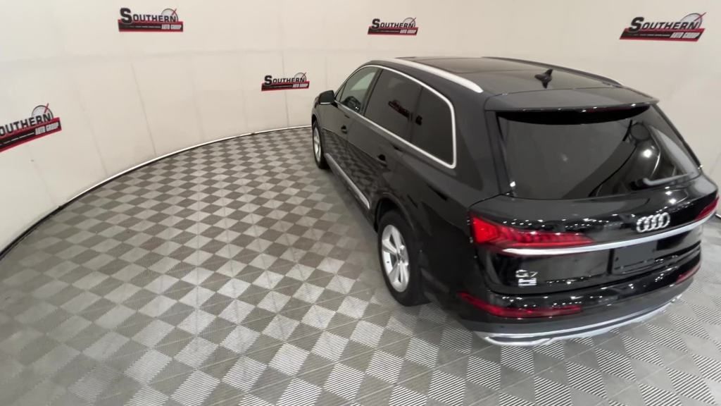 2024 Audi Q7 45 Premium Plus photo 3