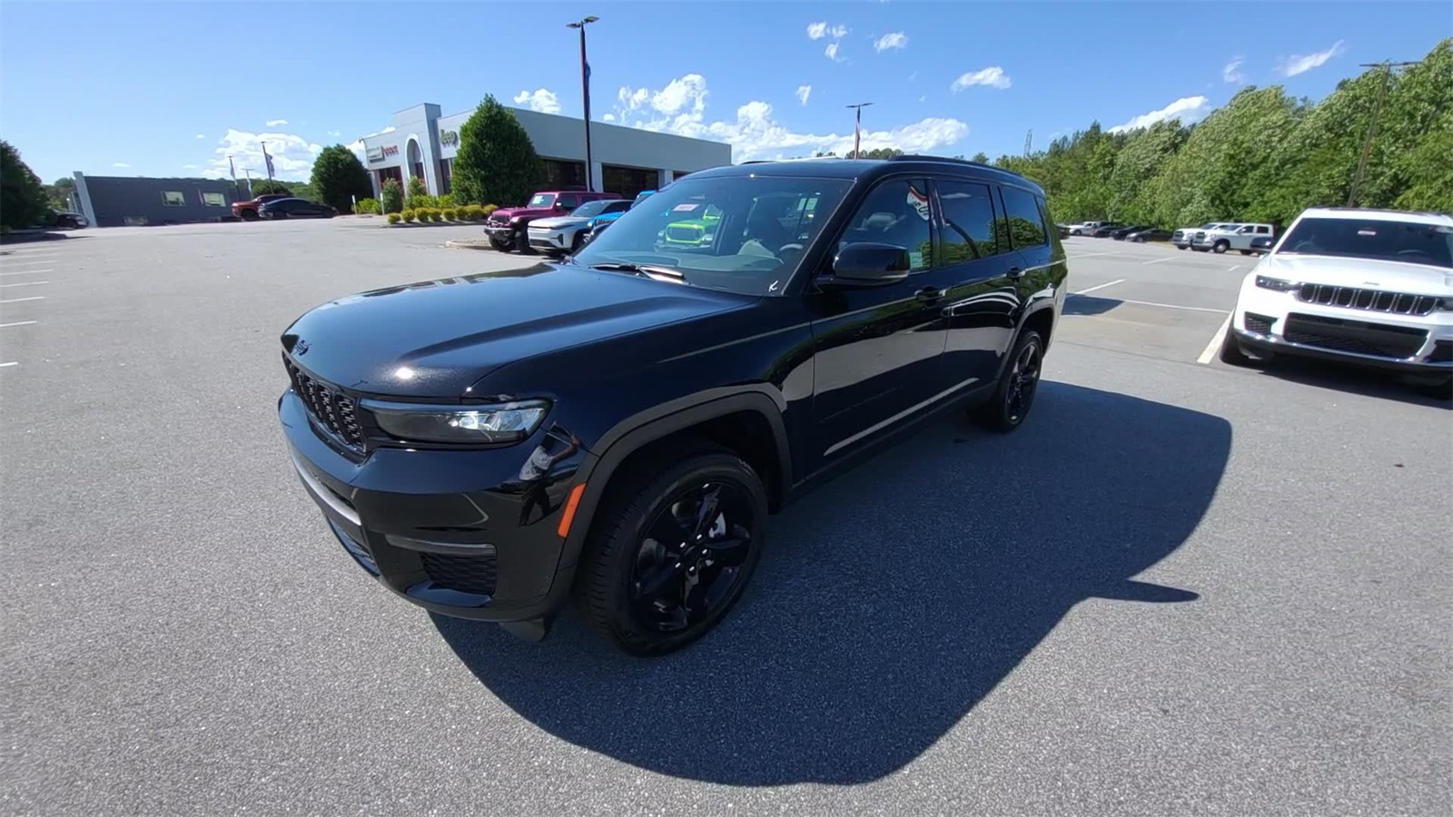 2025 Jeep Grand Cherokee Limited photo 2