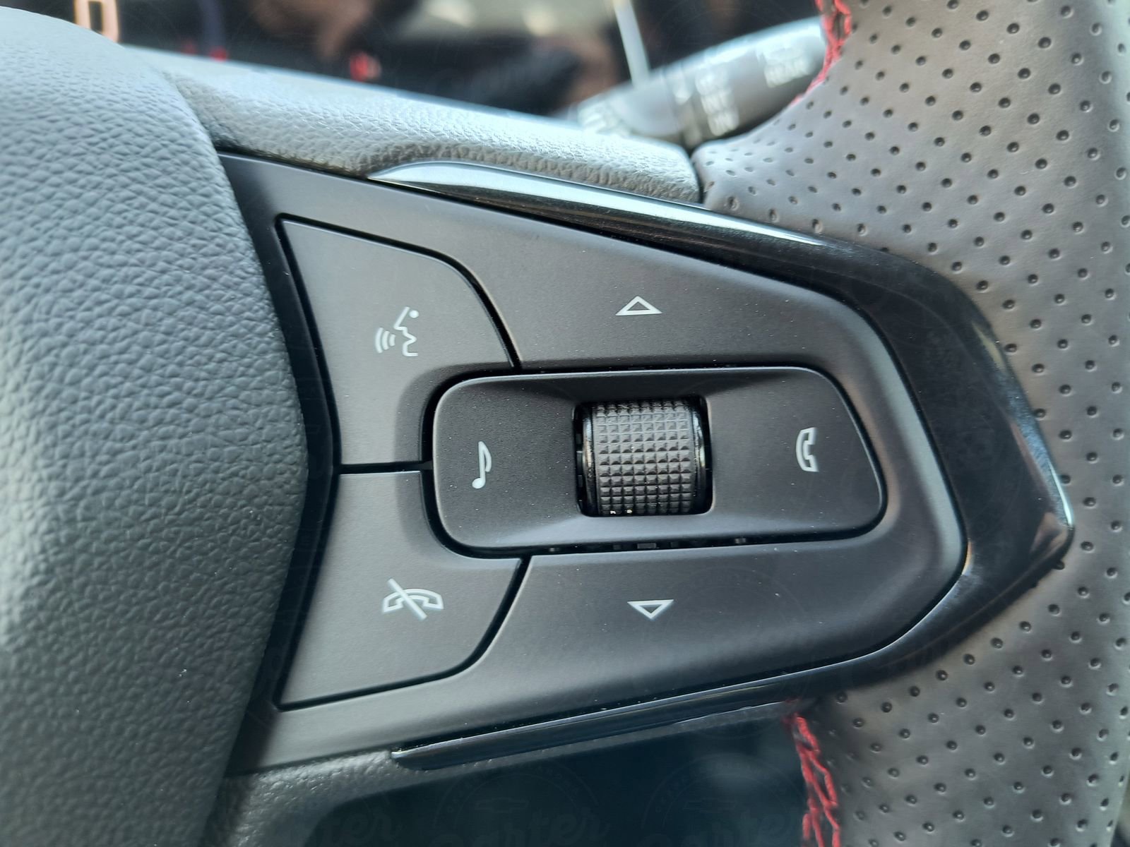 2025 Chevrolet Trax photo 15