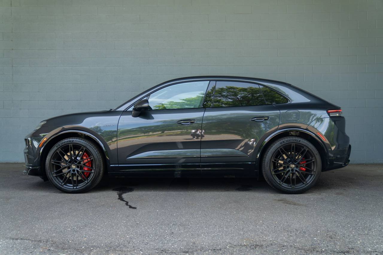 2025 Porsche Macan Turbo Electric photo 2