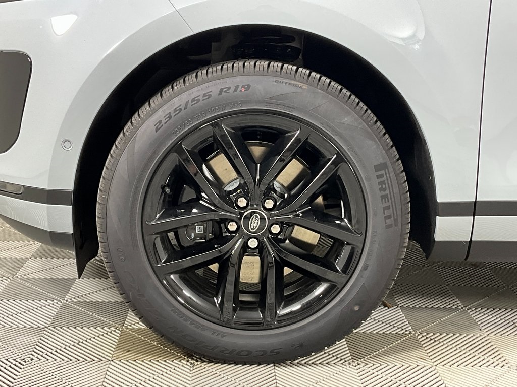 2026 Land Rover Range Rover Evoque S photo 4