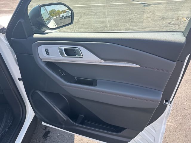 2025 Ford Explorer photo 18