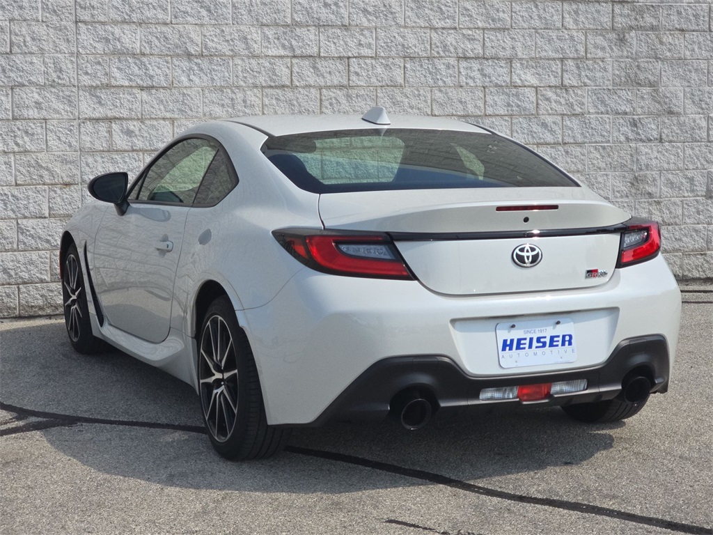 2023 Toyota GR86 Base photo 11