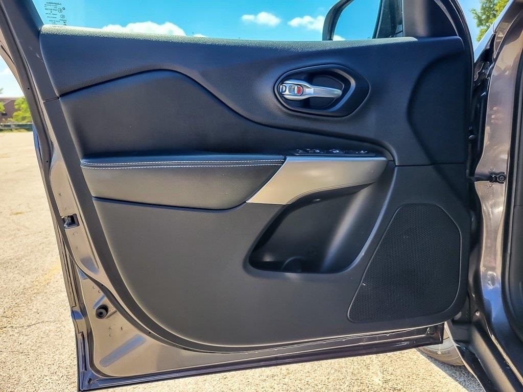 2021 Jeep Cherokee Latitude Lux photo 16