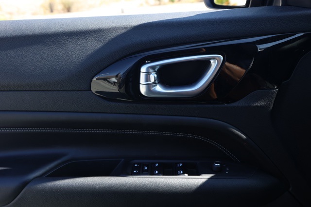 2023 Jeep Compass Altitude photo 23