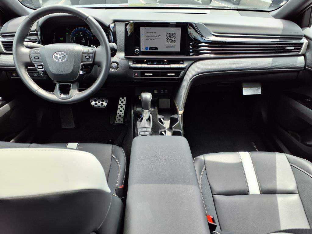 2025 Toyota Camry SE photo 12