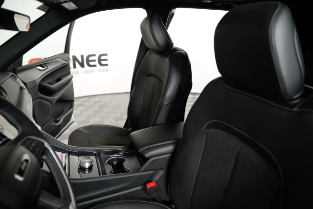 2025 Jeep Grand Cherokee Altitude photo 19