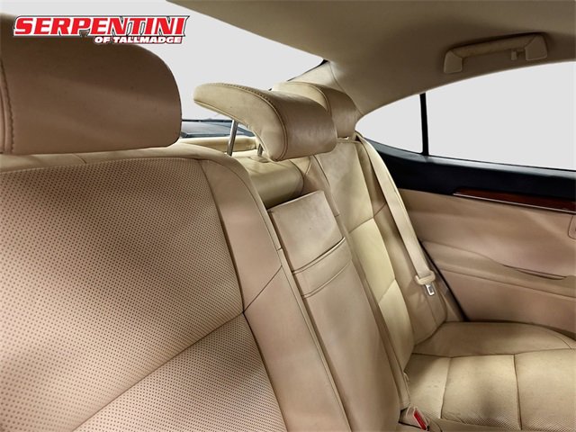2014 Lexus ES 300h photo 23
