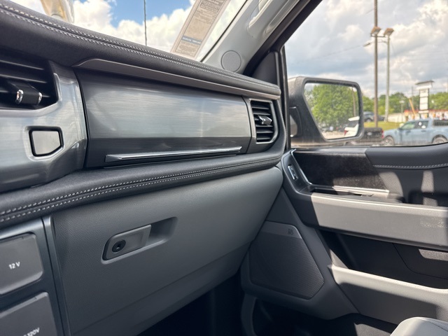2025 Ford F-150 Lightning photo 35