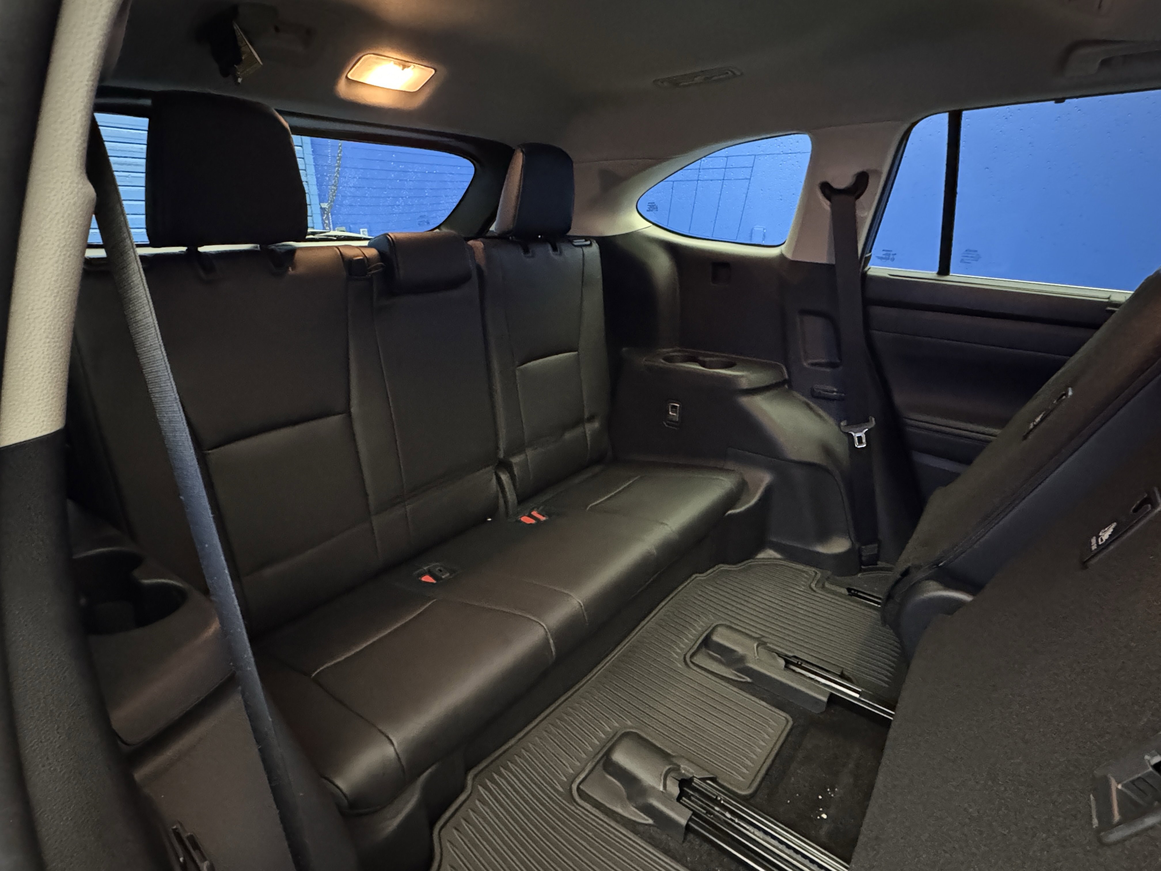 2024 Toyota Highlander LE photo 3