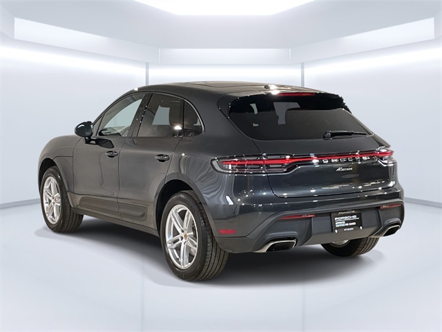 2025 Porsche Macan photo 3