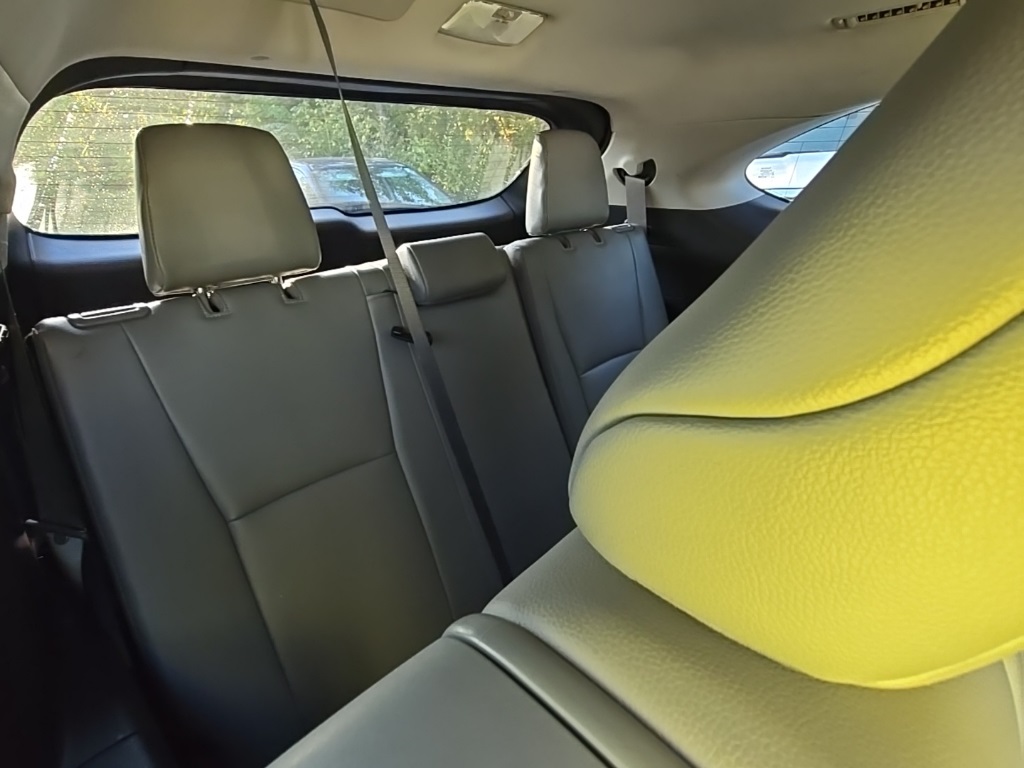 2021 Toyota Highlander XLE photo 18