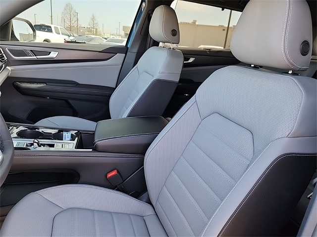 2025 Volkswagen Atlas Cross Sport SEL R-Line photo 11