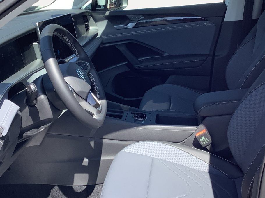 2025 Volkswagen Tiguan SE photo 21