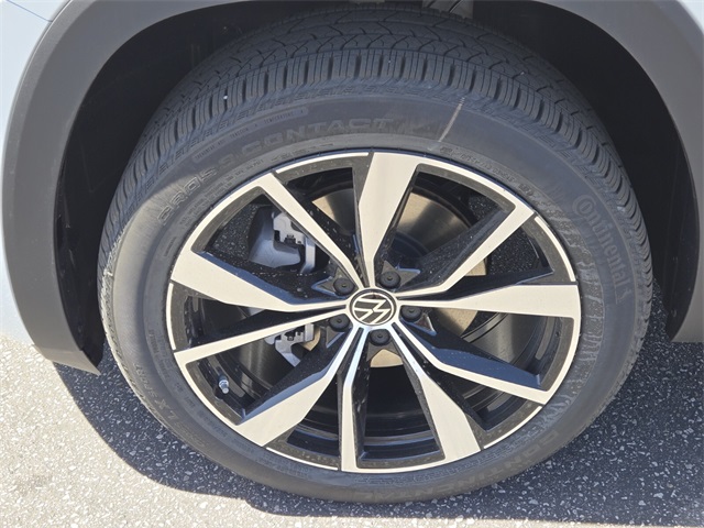2025 Volkswagen Atlas SEL Premium R-Line photo 4