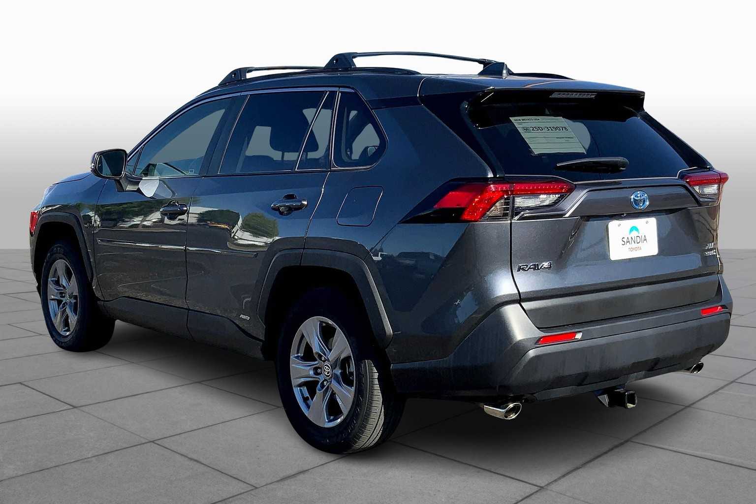2023 Toyota RAV4 Hybrid XLE photo 10