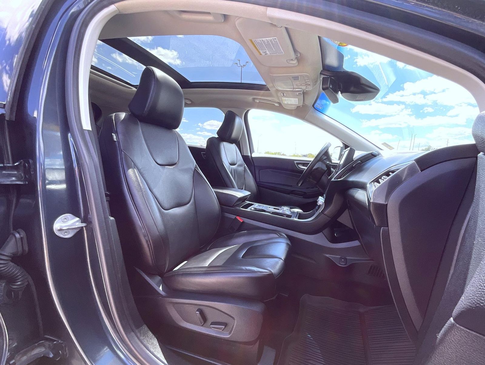 2022 Ford Edge Titanium photo 14