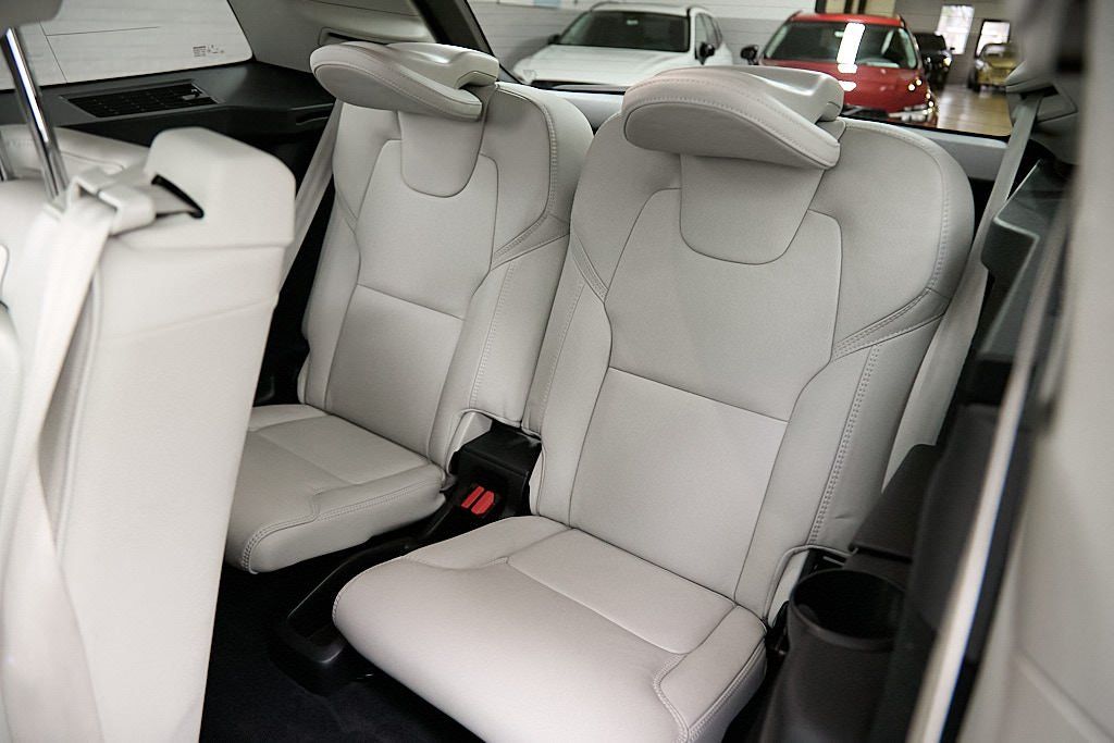 2023 VOLVO XC90 - Image 25