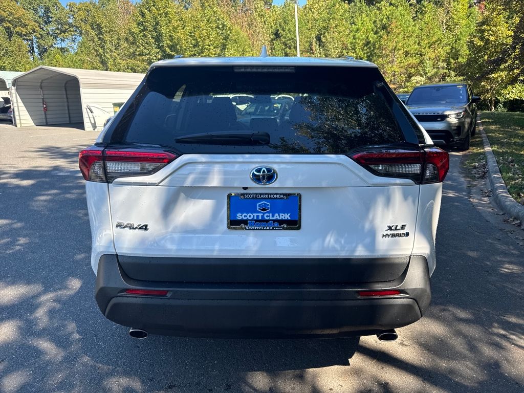 2024 Toyota RAV4 Hybrid XLE photo 4