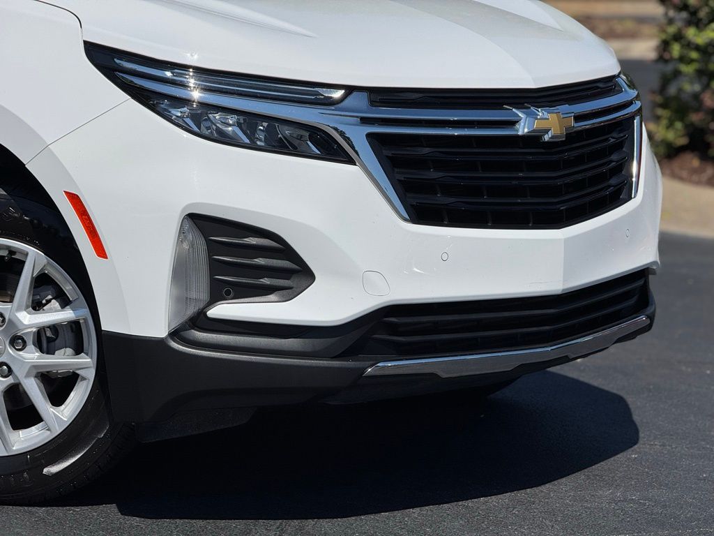 2023 Chevrolet Equinox LT photo 2