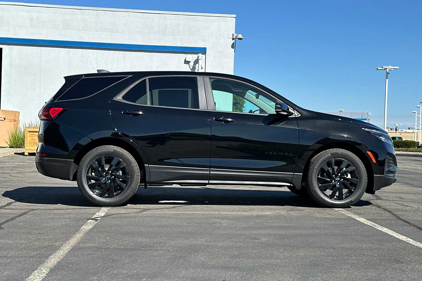 2024 Chevrolet Equinox LS photo 3