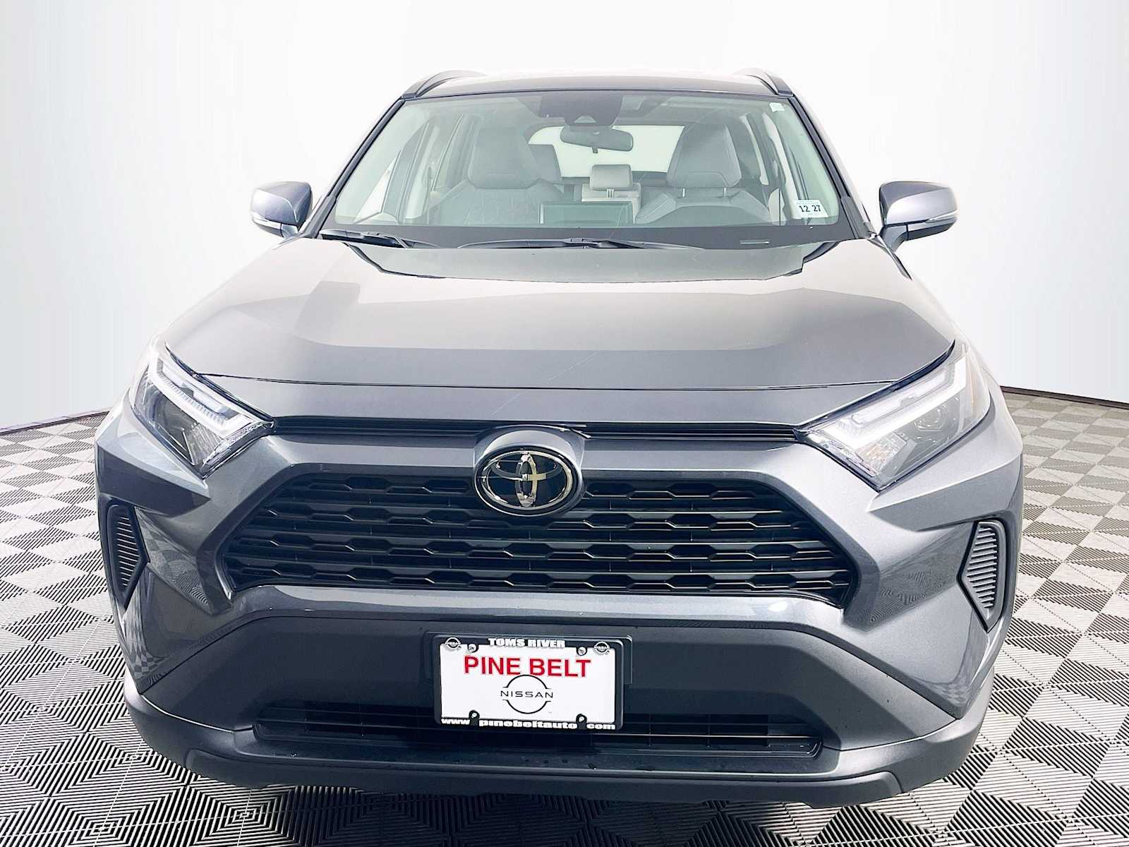 2023 Toyota RAV4 XLE photo 2