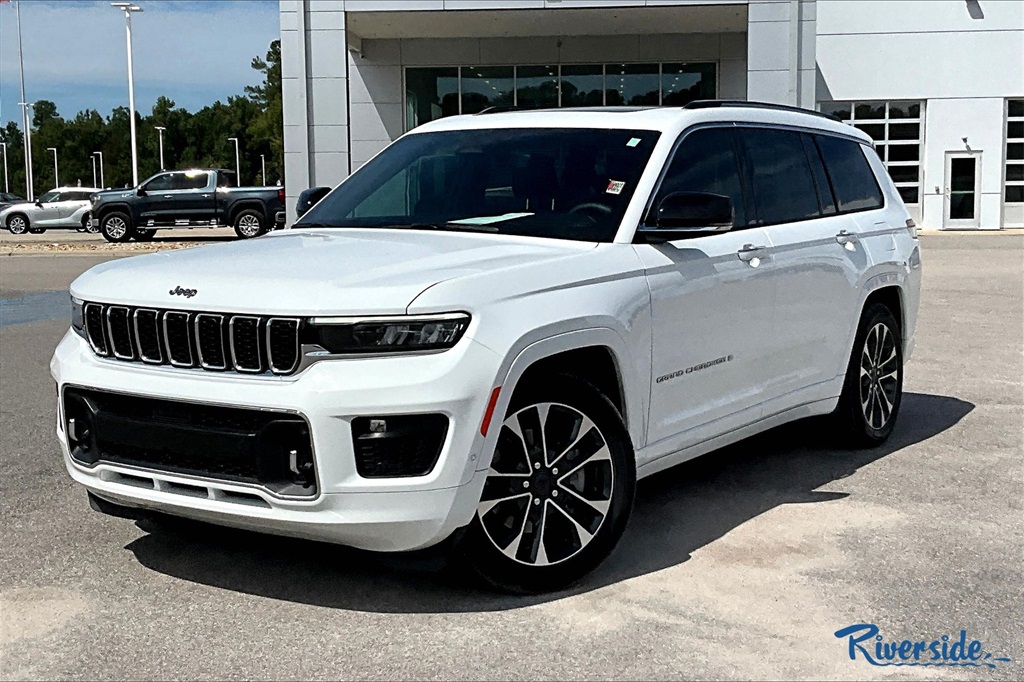 2023 Jeep Grand Cherokee Overland photo 2