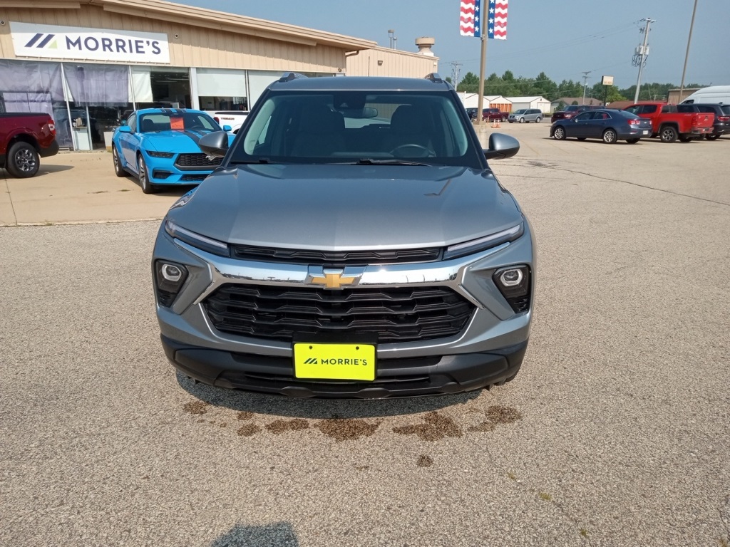 2024 Chevrolet Trailblazer LT photo 2