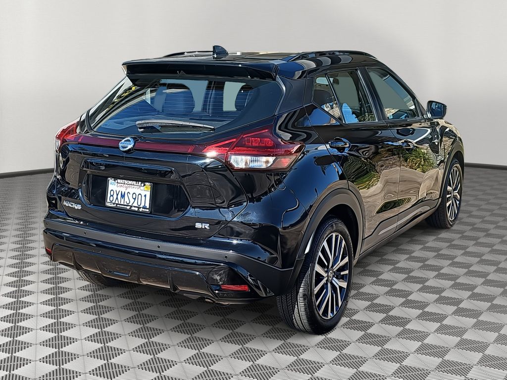 2021 Nissan Kicks SR photo 2