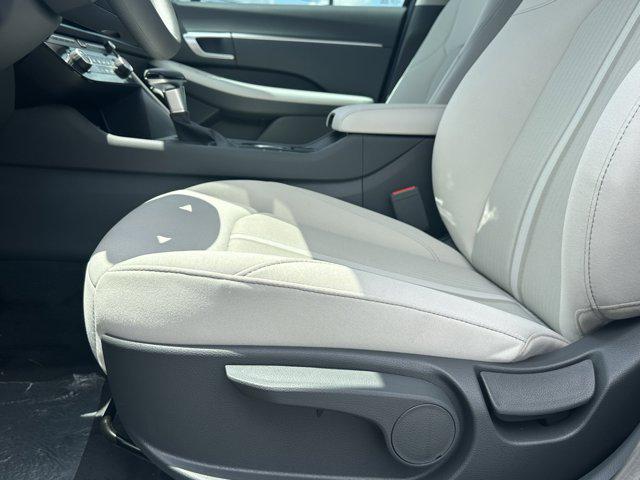 2025 Hyundai Sonata SE photo 9