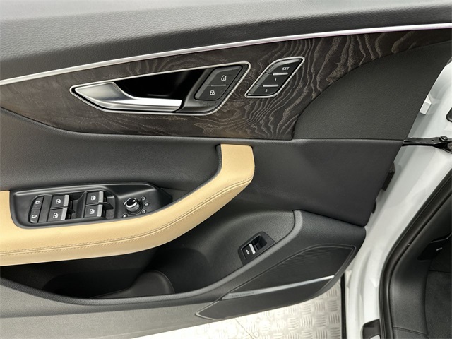 2025 Audi Q7 55 Premium Plus photo 4