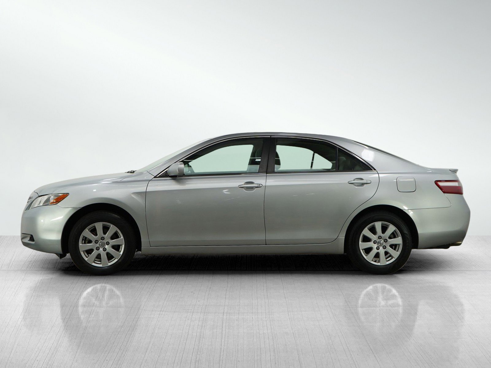Used 2007 Toyota Camry XLE with VIN 4T1BK46K67U516140 for sale in Burnsville, Minnesota