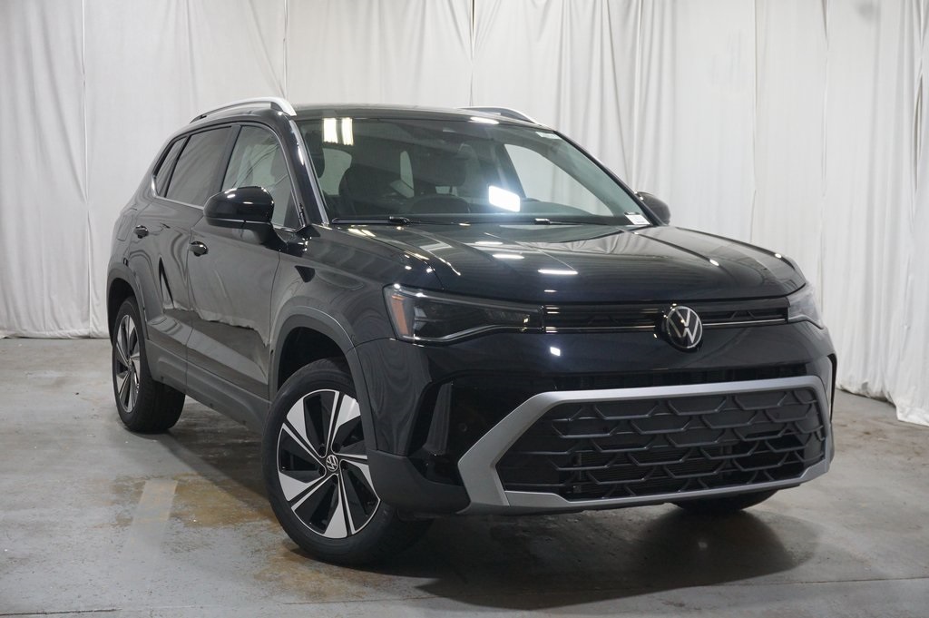 2025 Volkswagen Taos SE photo 2