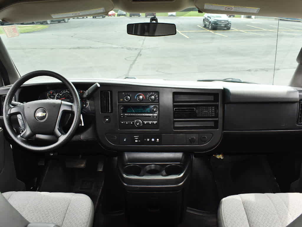 2014 Chevrolet Express 2500 LT photo 4