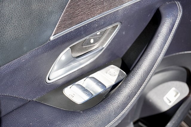 Used 2020 Black Mercedes-Benz GLE 350 image 24