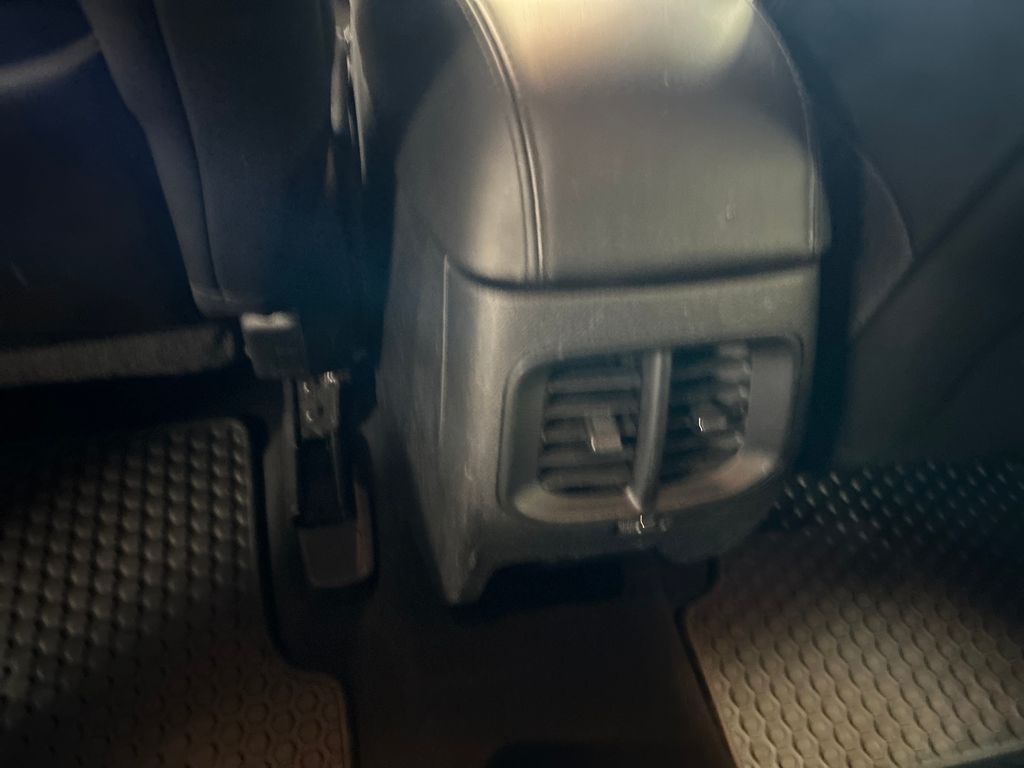 2020 Jeep Cherokee Altitude photo 17