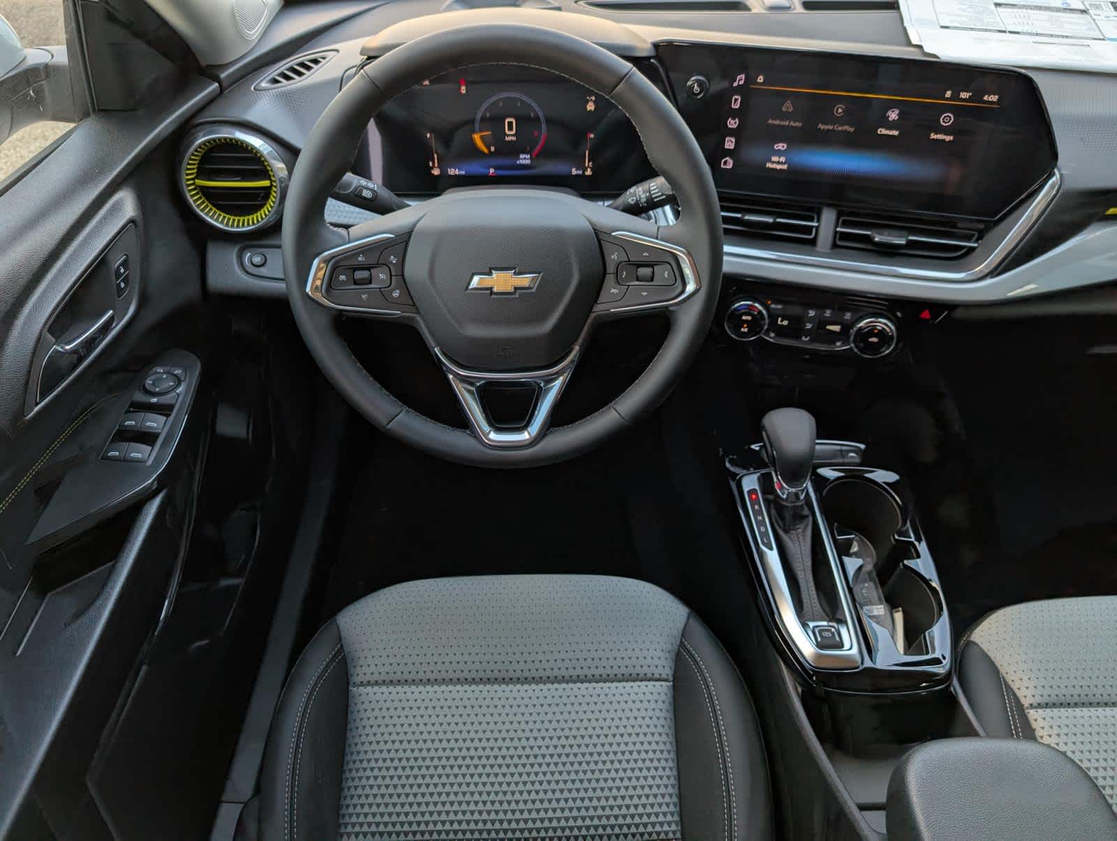 2025 Chevrolet Trax LT photo 13