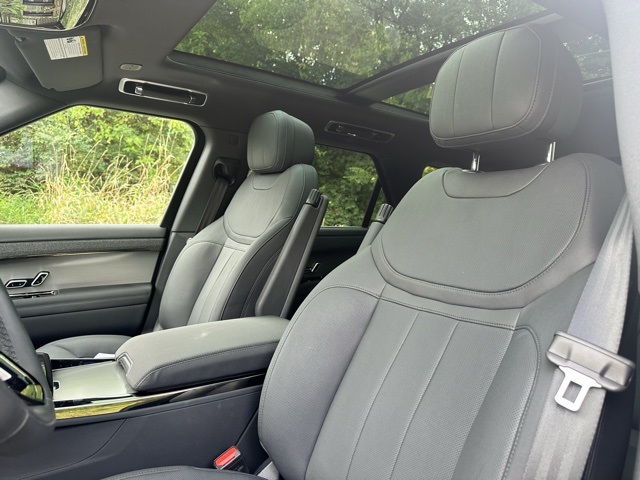 2025 Land Rover Range Rover Sport SE photo 13