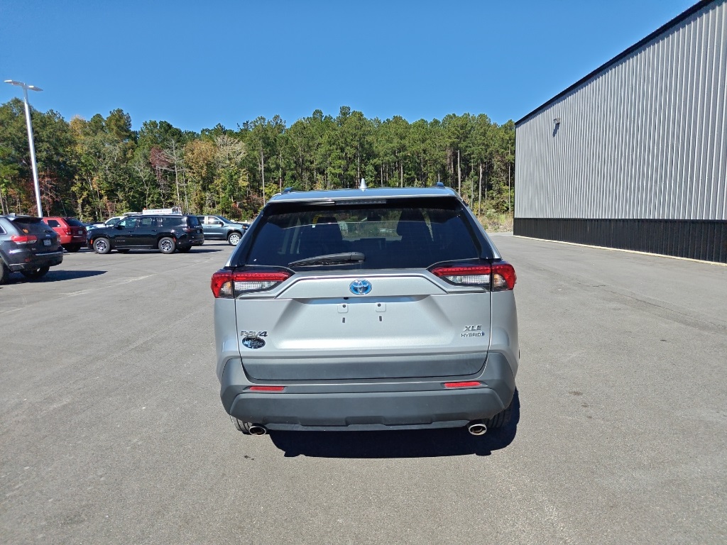 2023 Toyota RAV4 Hybrid XLE photo 3