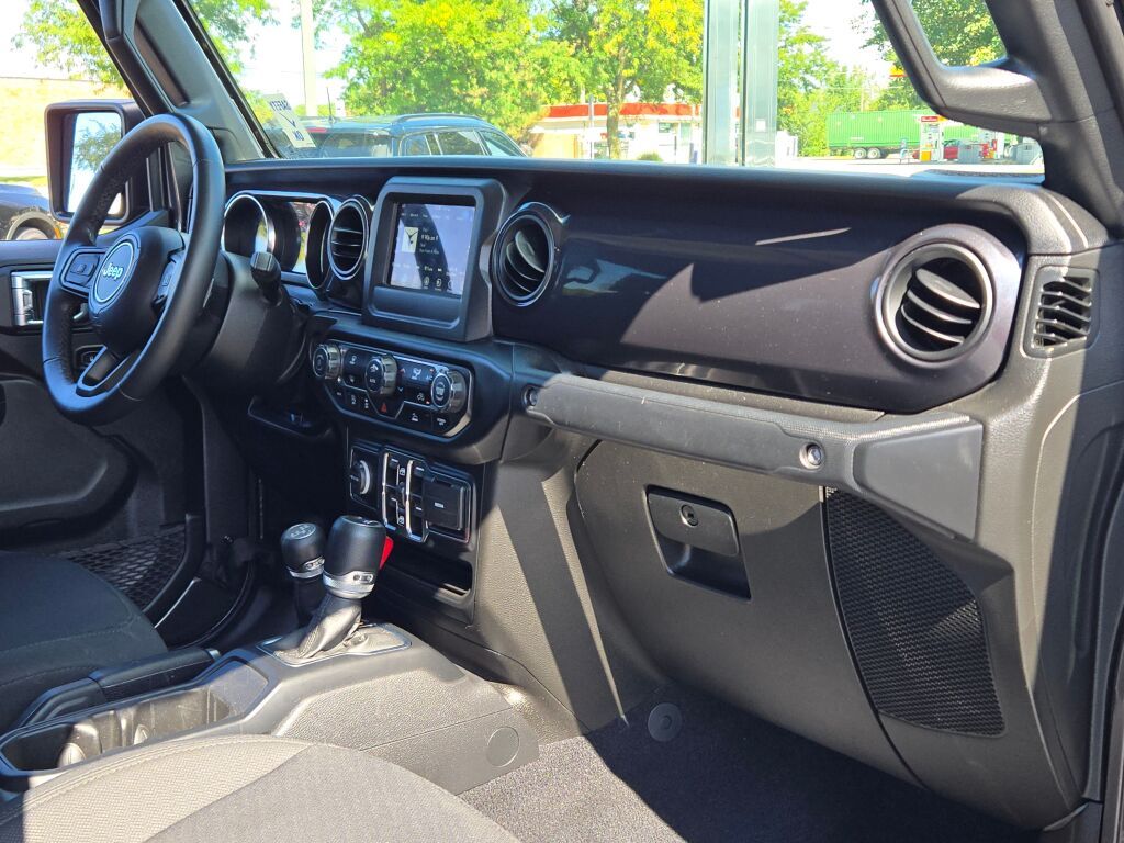 2022 Jeep Gladiator Altitude photo 8