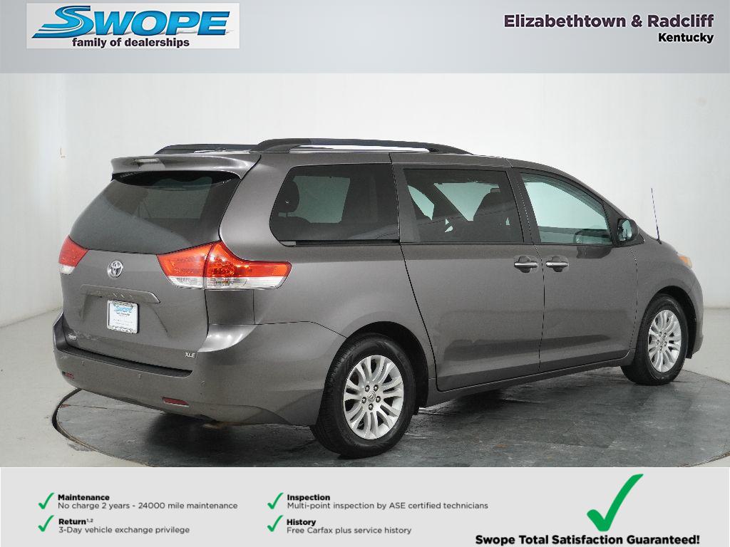 2014 Toyota Sienna XLE photo 3